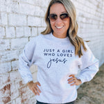 JUST A GIRL LOVES JESUS - Sweatshirt
