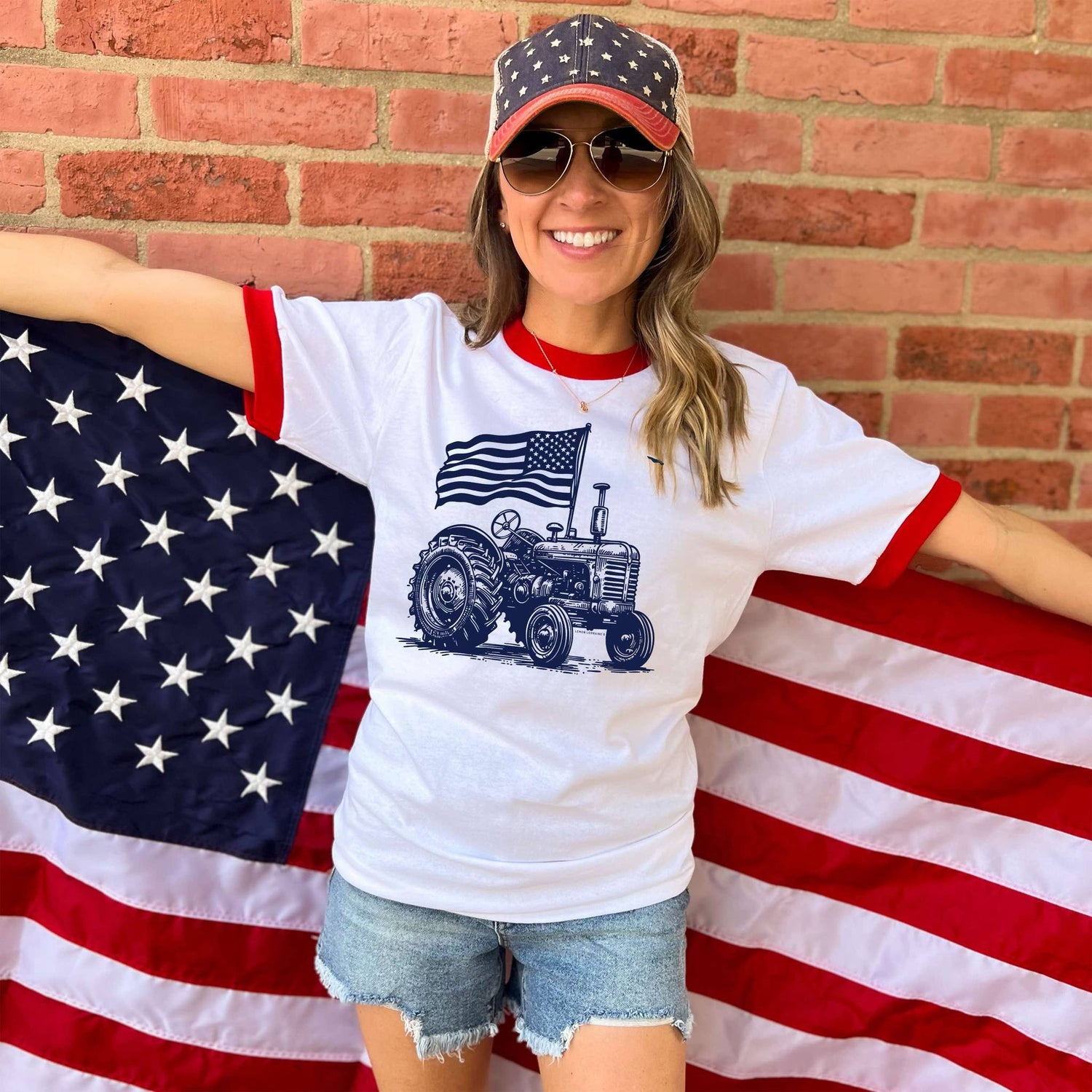 TRACTOR WITH FLAG - Graphic Tee